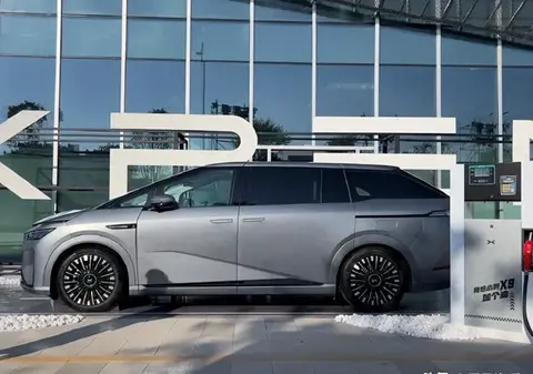 小鹏X9增程车上市:从纯电到油电双线,股价疯涨背后的那点事儿