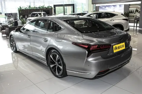 商务接待专用！雷克萨斯 LS 后排配置怎么选