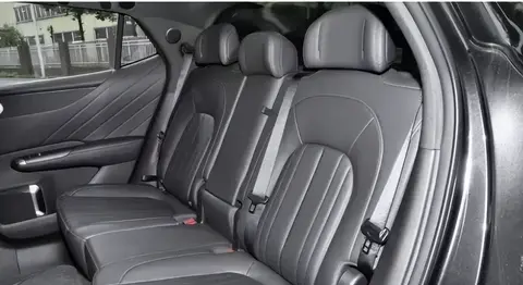 自适应远近光+疲劳监测：E07的智能安全解析