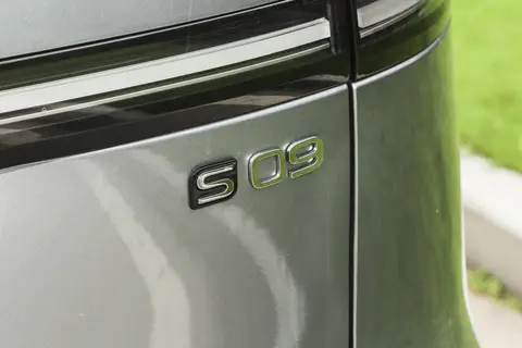 移动中岛+双零重力座椅，深蓝S09营造返乡舱，7箱年货轻松装！