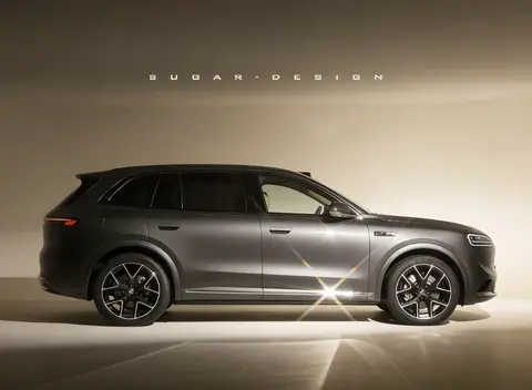 问界M6副驾屏引争议，车主晒图吐槽，官方迟迟不回应